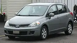 Первое поколение, хетчбэк (C11; 2006–2013)Основная статья: Nissan Tiida (первое поколение)