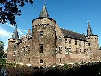 Вид замка с юго-восточной стороны