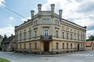 Дом с башнями