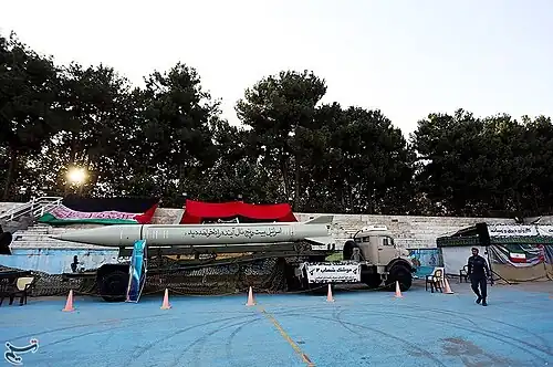 «Израиль не просуществует дольше пяти лет» — лозунг, начертанный на ракете во время выставки "Недели священной обороны" в Мешхеде (2019)