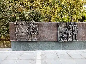 Барельефы с изображениями петровского периода истории города