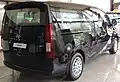 Чёрный Hyundai Staria S (вид сзади)
