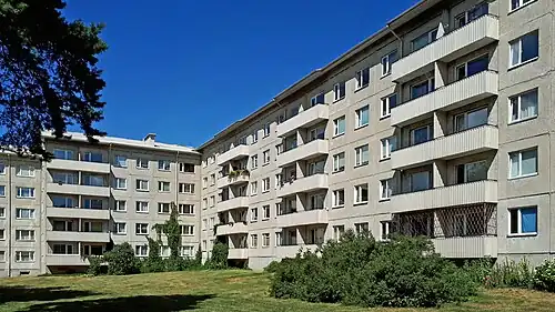 Дворовая территория между жилыми домами