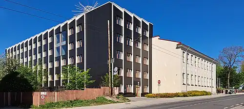 Дома 18А и 18, Церковь пятидесятников и Таллинская Европейская школа