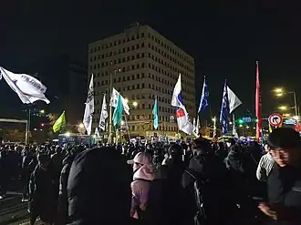Протест против военного положения в Сеуле в ночь на 4 декабря