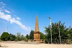 Обелиск в честь памяти русских воинов, принимавших участие в Ошаканской битве, недалеко от Эчмиадзина