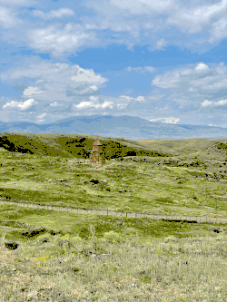 Церковь св. Григория Просветителя, X век. Расположена на текущей границе Армении и Турции, село Айкадзор