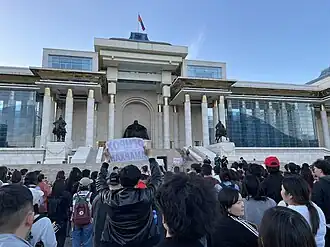 Протестующие на площади Сухэ-Батор 29 мая