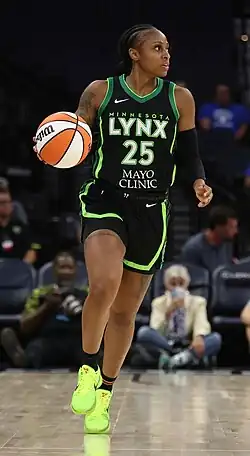 Митчелл в игре за «Миннесота Линкс» против «Коннектикут Сан» (1 июня 2023 года)