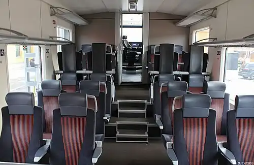 Салон вагона дизель-поезда 2404