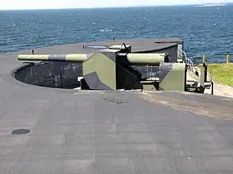 10-дюймовая пушка в крепости Свеаборг под Хельсинки, щит добавлен финнами