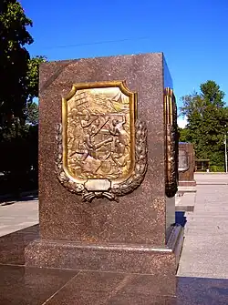 Барельеф, посвящённый осаде города петровскими войсками в 1706 году