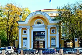 Ворота здания, &nbsp;Объект культурного наследия народов&nbsp;РФ федерального значения. Рег. № 781510386240236 (ЕГРОКН). Объект № 7810587014 (БД Викигида)