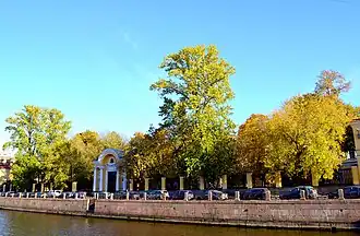 Сад парадного двора, &nbsp;Объект культурного наследия народов&nbsp;РФ федерального значения. Рег. № 781520386240266 (ЕГРОКН). Объект № 7810587021 (БД Викигида)