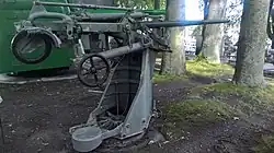 Одноорудийная установка 3,7&nbsp;cm SK&nbsp;C/30&nbsp;U на лафете UbtsL&nbsp;C/39, снятая с&nbsp;затонувшей в&nbsp;1945&nbsp;году в&nbsp;порту Гдыни немецкой подводной лодки (Военно-морской музей в&nbsp;Гдыне).