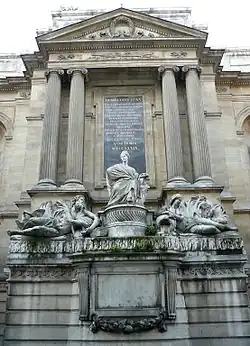 Центральная часть архитектурной декорации фонтана