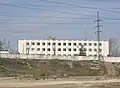 Одно из зданий на территории в/ч