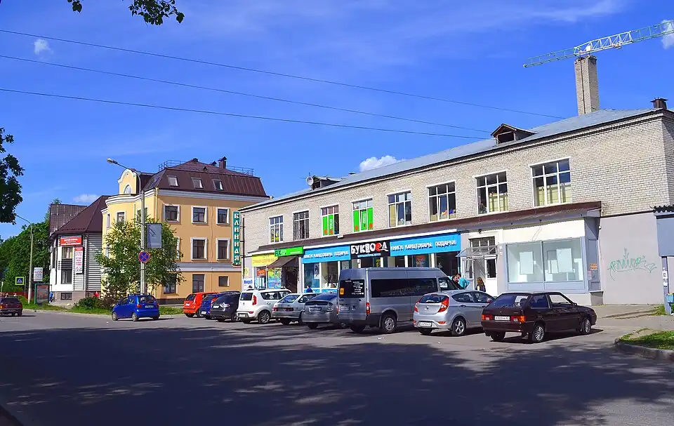 Сетевой книжный магазин в доме № 43