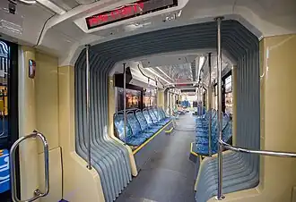 Межсекционный переход в салоне трамвая «Витязь-М»