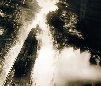 U-523, снятая с атакующего самолёта в день гибели