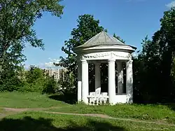 Каменная беседка