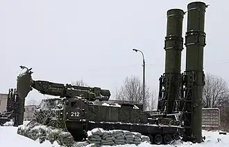 Пусковая установка 9А82 в боевом положении.