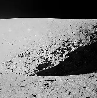 Кратер Buster (90&nbsp;м в диаметре)