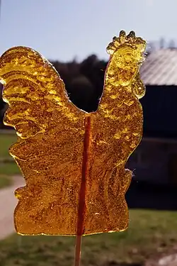 Петушок на палочке — леденец из жжёного сахара