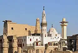 Мечеть Абу-л-Хаггага внутри Луксорского храма