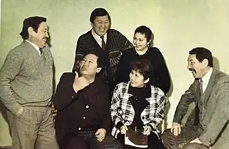 Актеры Токсын Кулыбеков, Лидия Каденова, Кудайберген Султанбаев, Гульбаушан Тлеубекова, Уайс Султангазин и Мейрман Нурекеев на читке сценария «Тамаши»