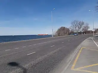 Вид с улицы на порт Мидуранна и ресторан «NOA»