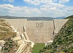 Плотина Чине[англ.] на реке Чинечай