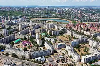 Глумилино на заднем плане