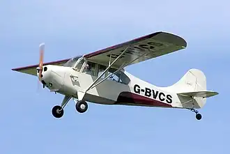 Aeronca 7AC Champion постройки 1946 года в небе над Глостером, Англия в 2005 году