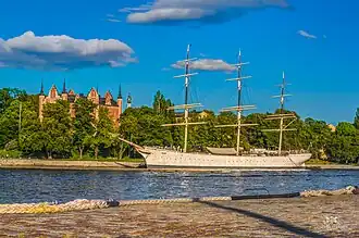 Рядом со зданием адмиралтейства[швед.] (Шеппсхольмен)