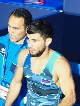 Хашалов на чемпионате мира 2021 года в Осло. Слева — главный тренер сборной олимпийский чемпион Намик Абдуллаев