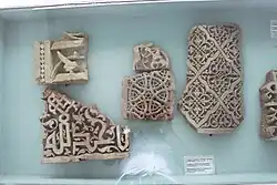 Средневековая лепнина из орнаментов