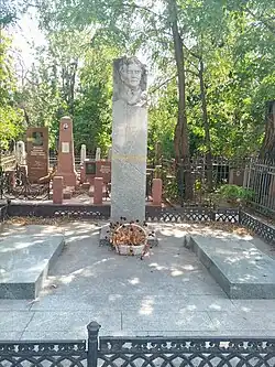 Надгробный памятник над могилой Ахмета Жубанова