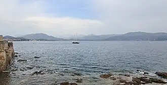 Вид на залив со стороны генуэзской крепости в городе Аяччо летом 2021 года