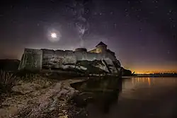 Млечный Путь над крепостью