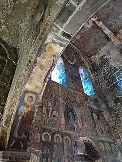 Внутри храма