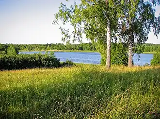 Вид на озеро с западной стороны.