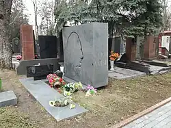 Надгробие Каро Алабяна