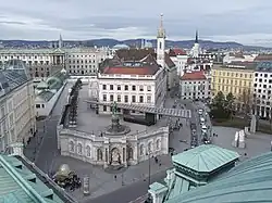 Титановый навес «Крыло Соравия» над входом во дворец эрцгерцога Альбрехта (Вена, 2003)