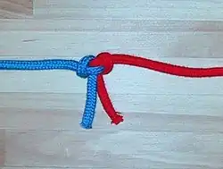 Соединяющий австрийский проводникНе развязывается при знакопеременной нагрузке, легко вяжется, легко развязывается:34.