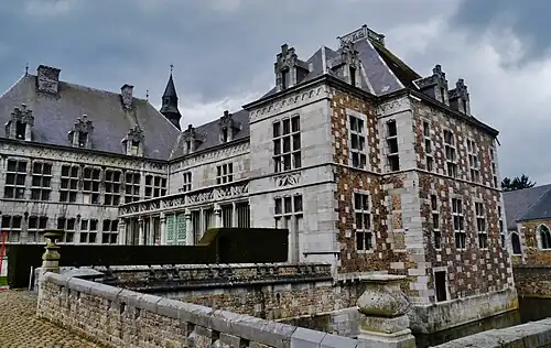 Вид замка с восточной стороны