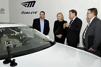 Посол США посещает Мобилай