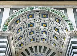 Майоликовый свод портала собора Сан-Дзено в Пистое. 1505