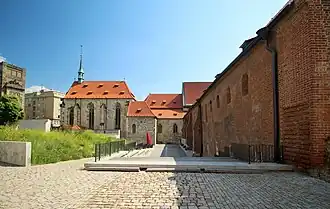 Вид на монастырский комплекс (слева — монастырский костёл Святого Спасителя)