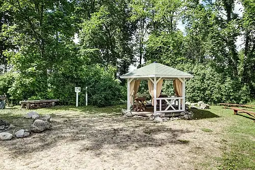 Павильон в парке